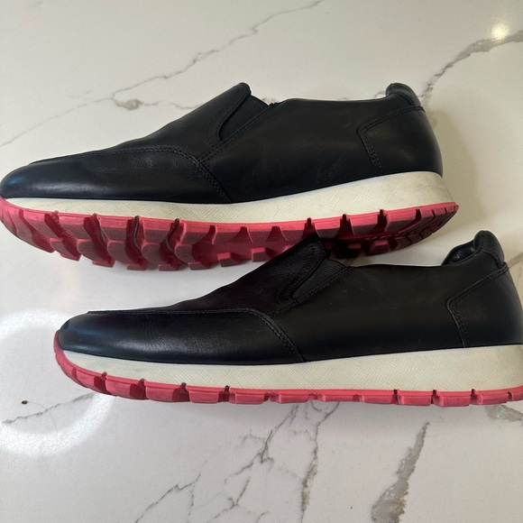 PRADA - Picture 6 of 10